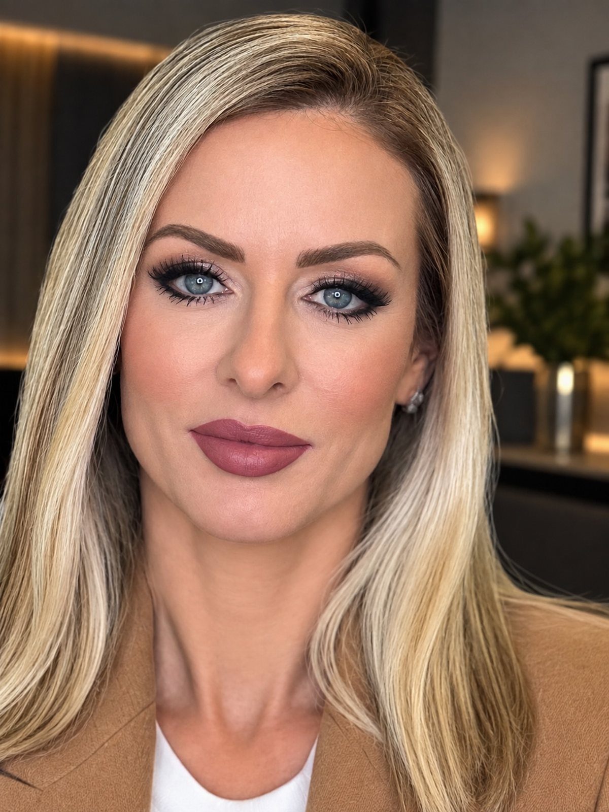 Woman with blonde hair wearing monochromatic mauve makeup on eyes, cheeks, and lips.